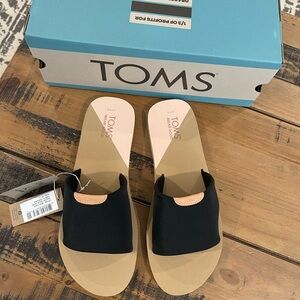 NWT TOMS Carly Women’s Sandal
